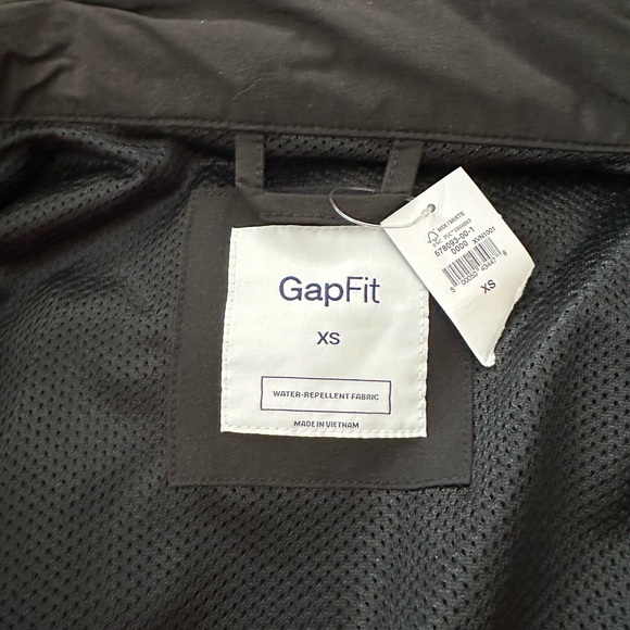 GapFit black cinched waist windbreaker. New with tags - Picture 2 of 4